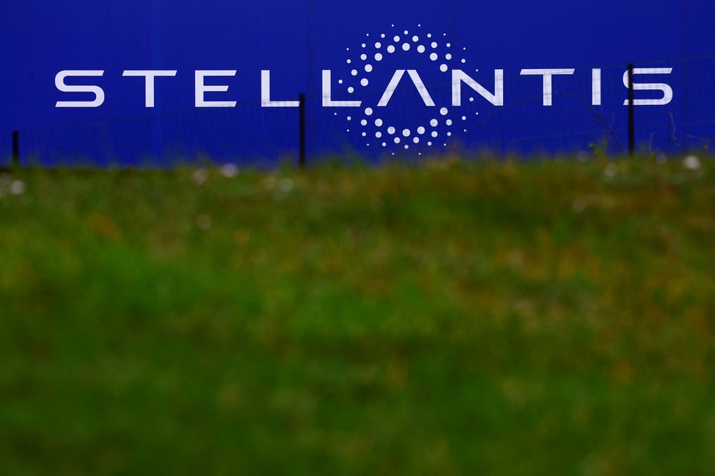 Stellantis: du moteur essence aux batteries, accord bientot signe a douvrin