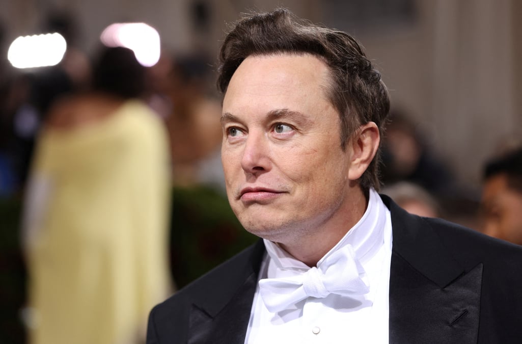 Elon musk veut mettre fin a l'accord imposant a tesla de superviser ses tweets