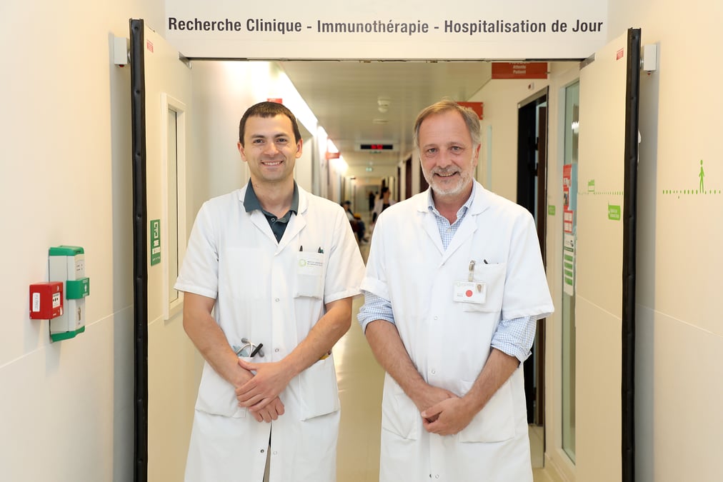 Le docteur Victor Sarradin, oncologue médical à l’Oncopole et investigateur de l'étude, aux côtés du professeur Delord, e médecin coordinateur de l'essai clinique.