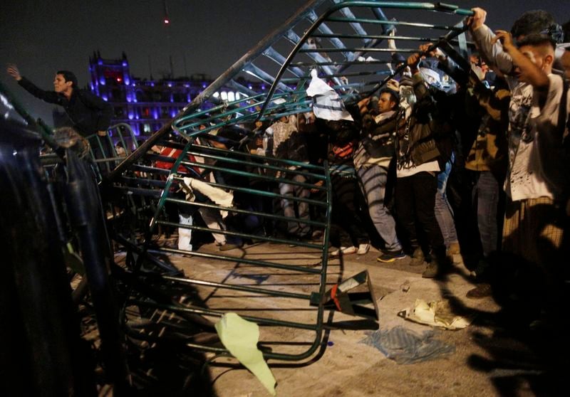 Affrontements entre manifestants et forces de l'ordre au Mexique
