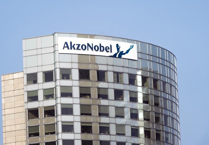 Akzo nobel revoit en baisse ses objectifs de 2017