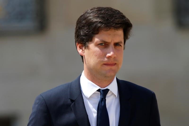 M. Denormandie annonce également l'arrivée prochaine d'un décret obligeant "toutes les agences immobilières et les associations professionnelles à suivre une formation de lutte contre les discriminations" tous les trois ans.