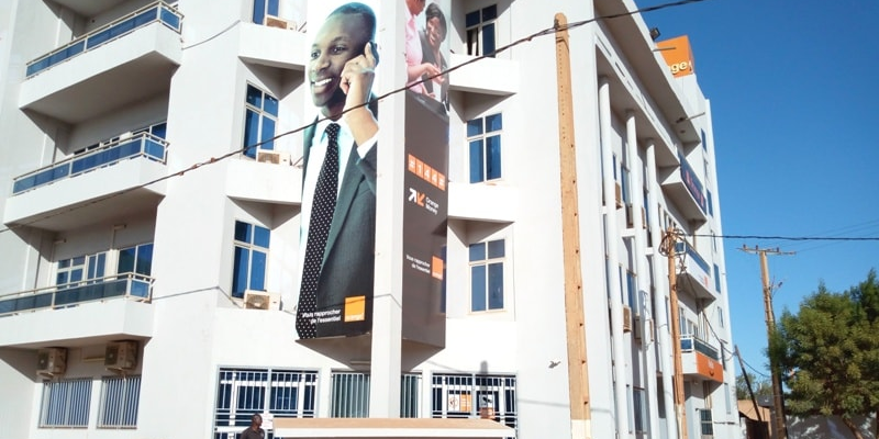 Fin décembre 2018, les locaux d'Orange Niger sont mis sous scellés par le fisc qui réclamait à la filiale du groupe français 33 millions d'euros à titre de redressement fiscal que celle-ci a toujours contesté.