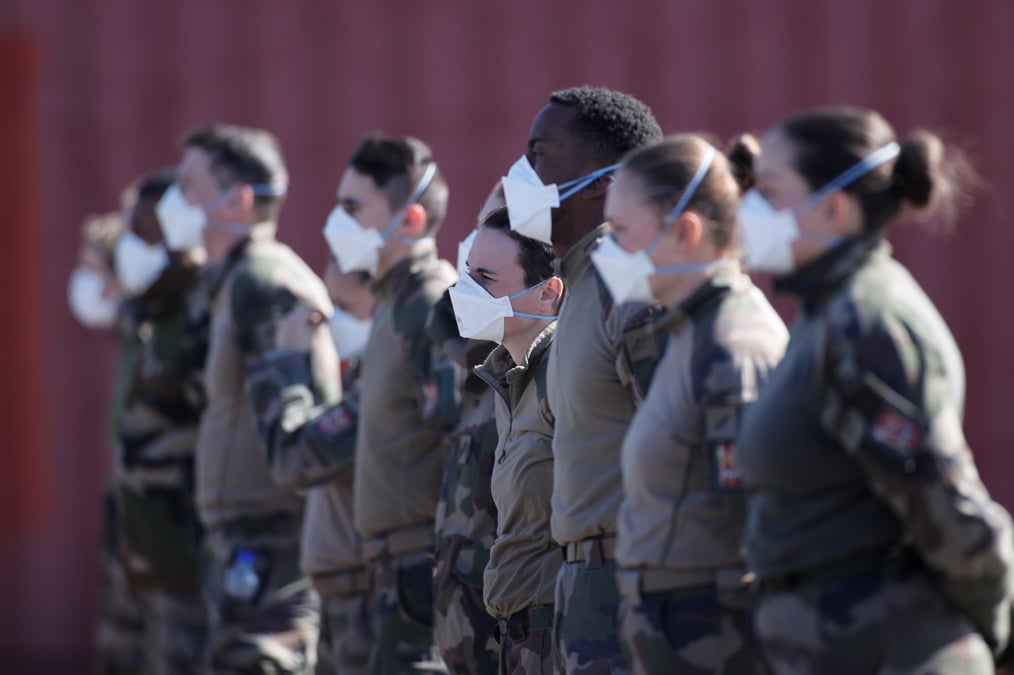 Coronavirus: l'armee francaise transfere par helicoptere des patients en allemagne