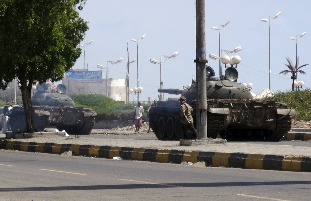 L'aeroport d'aden occupe par les forces du president yemenite
