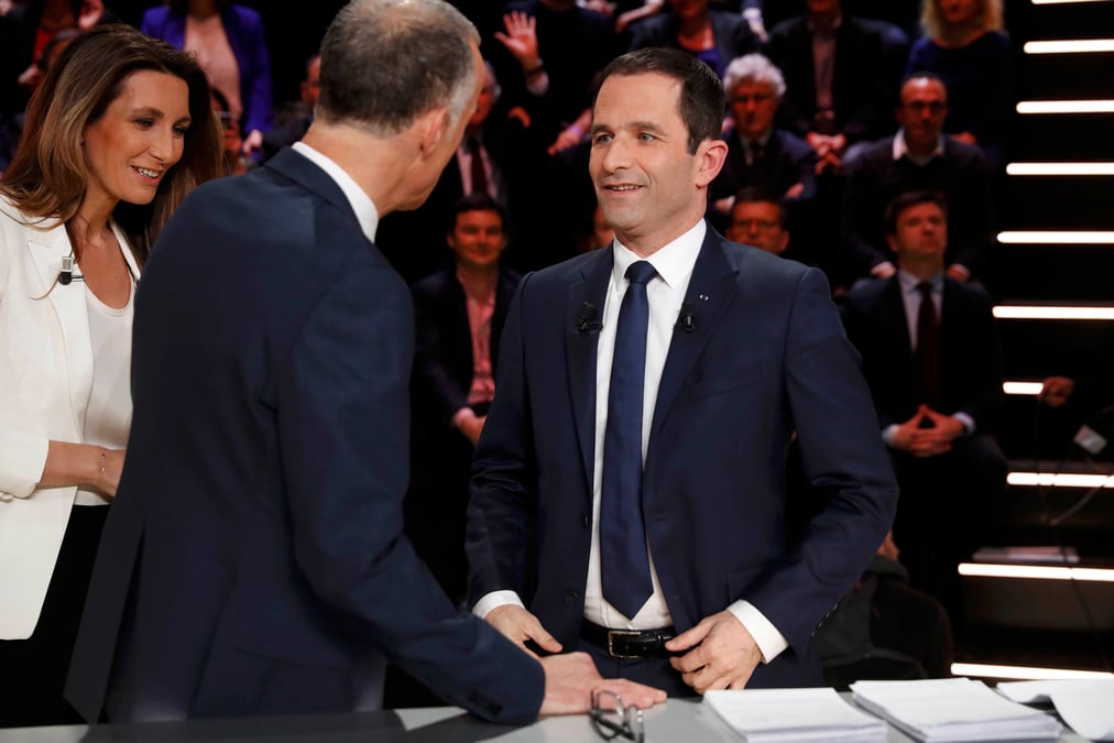 Hamon demande des comptes a macron sur ses soutiens
