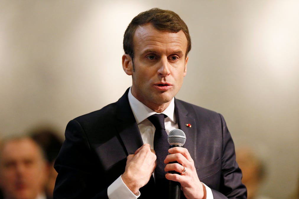 Macron determine a appliquer un bonus-malus sur les contrats courts