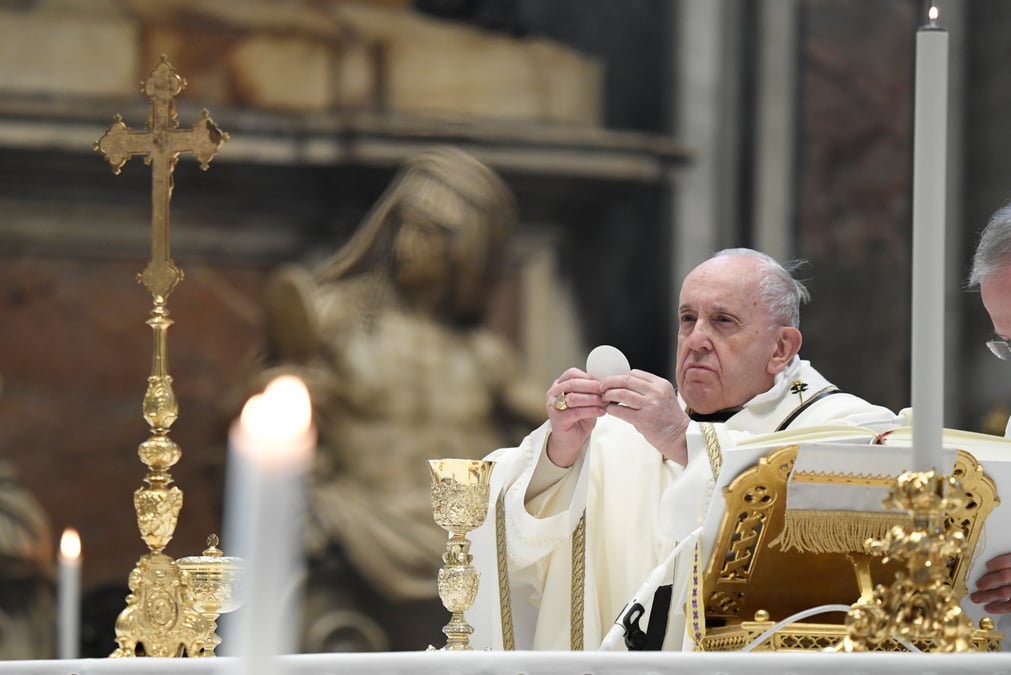 Le pape francois pas certain de se rendre en irak en mars a cause du covid-19