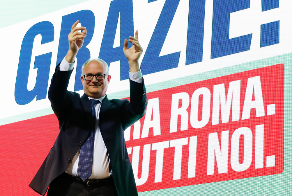 Italie: le centre-gauche en passe de s'imposer lors des municipales, la droite en difficultes