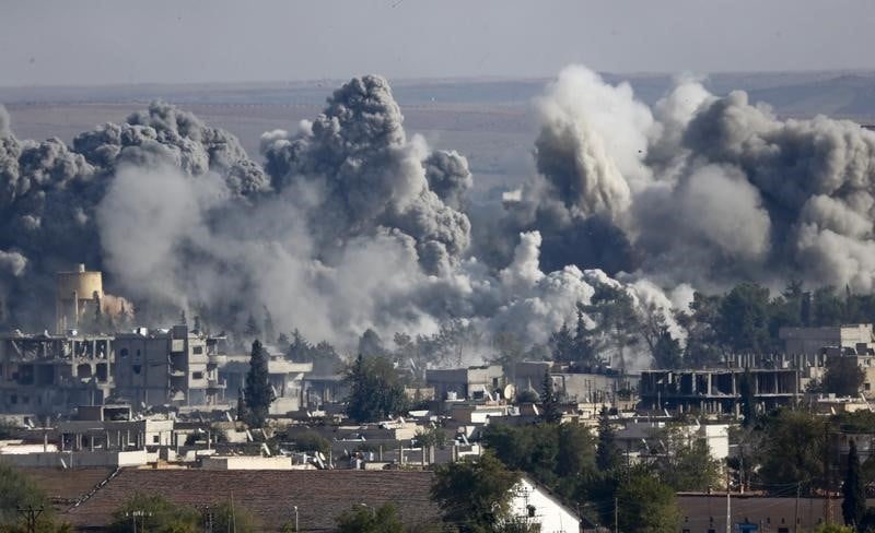 Les avions de la coalition visent l'Etat islamique à Kobani