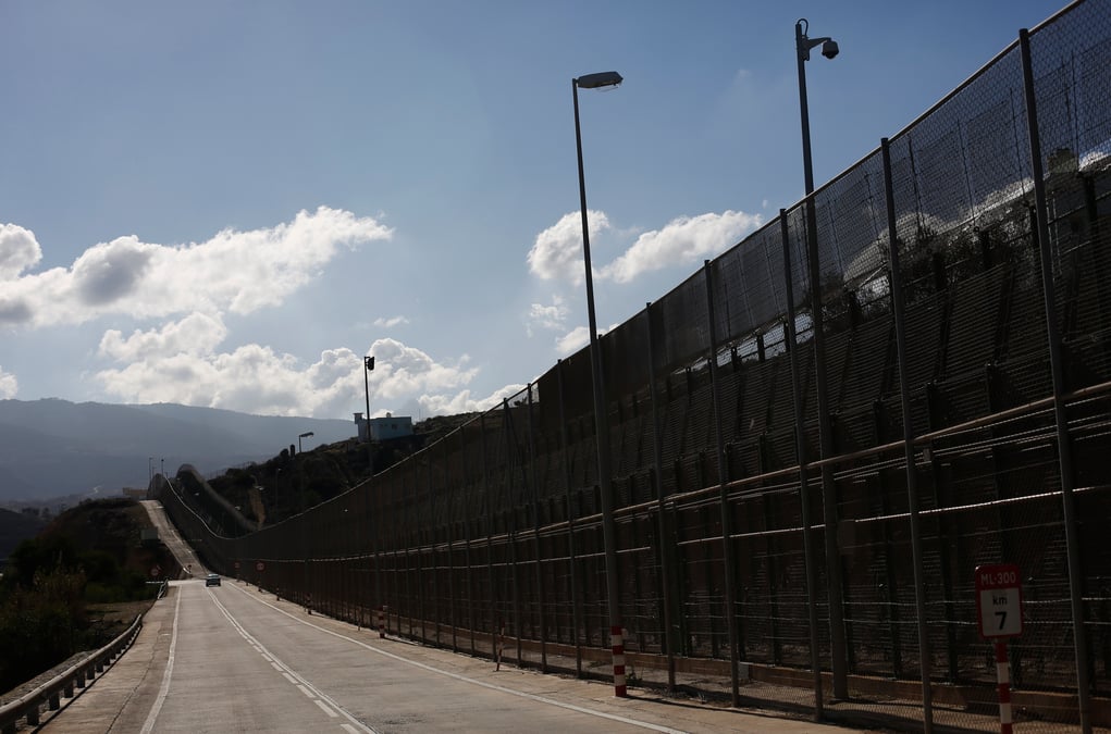 Trois cent migrants envahissent l'enclave de melilla