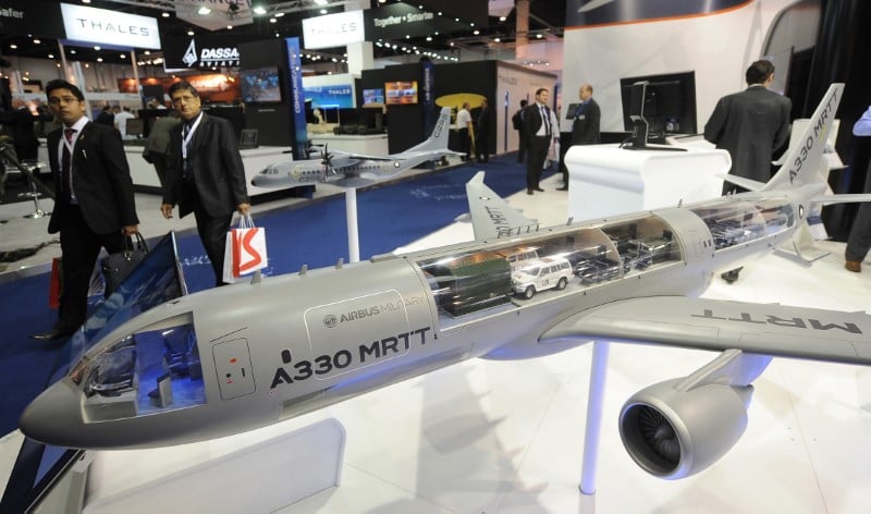 La france commande trois avions ravitailleurs de plus a airbus