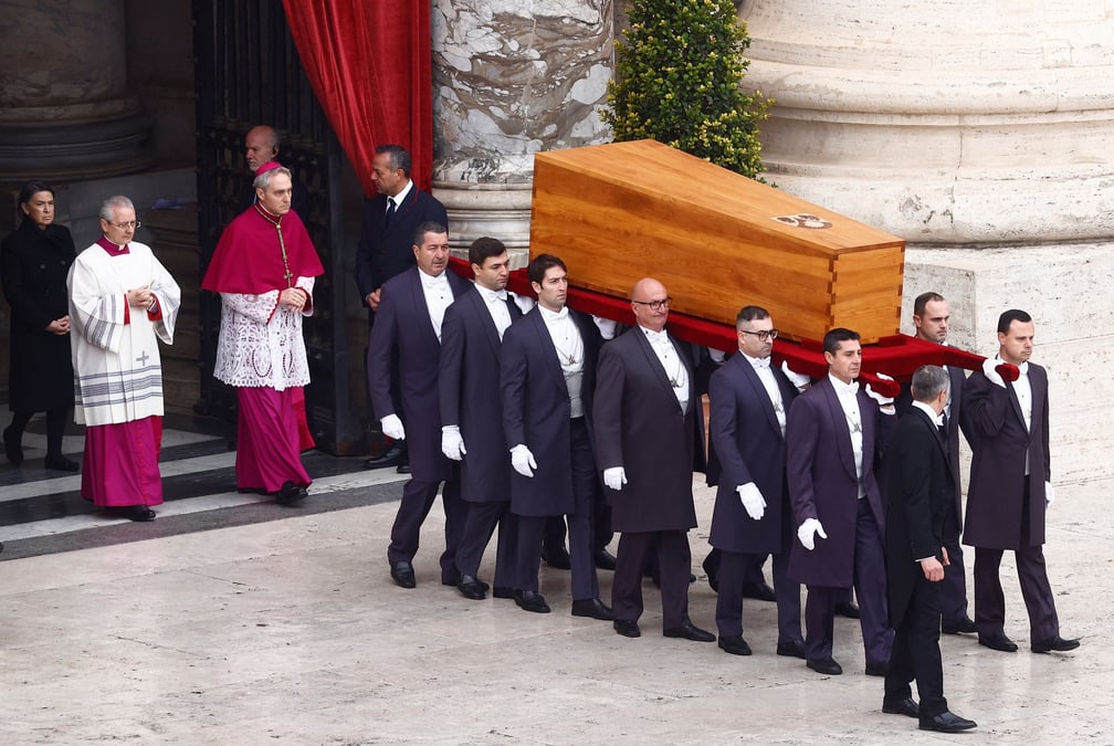 Funerailles de l'ancien pape benoit xvi au vatican