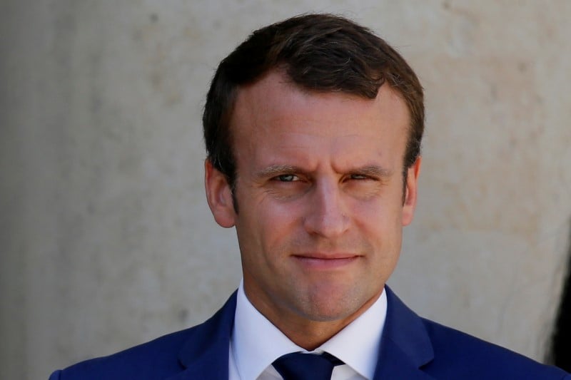 Macron pris en etau entre ses promesses et la realite
