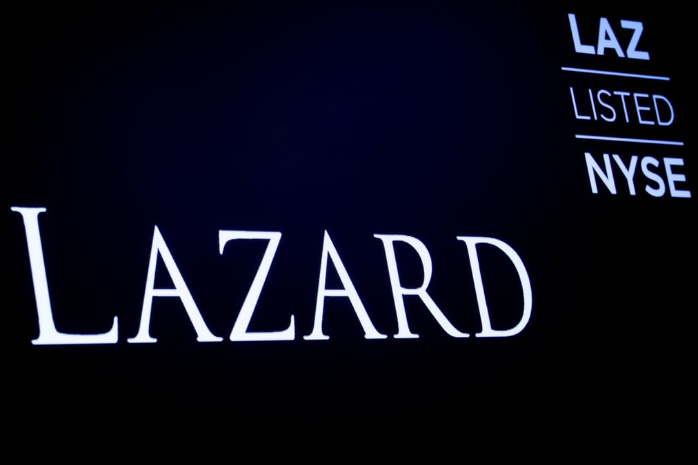 Baisse moindre qu'attendu au 3e trimestre pour lazard qui reduit ses effectifs