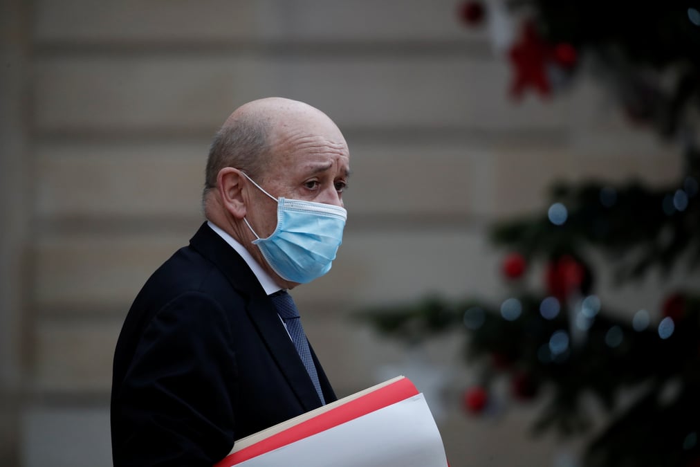 Le drian condamne les violences a washington