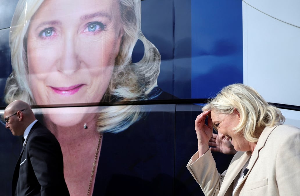 France 2022: le pen denonce une "manoeuvre" de macron sur les retraites