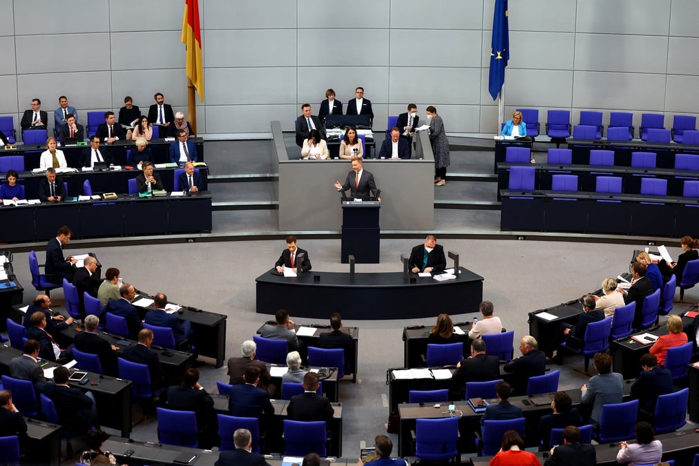 Allemagne: les deputes approuvent la "refondation" militaire de 100 milliards d'euros