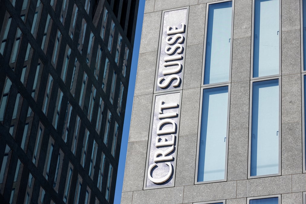 Le logo credit suisse sur un batiment a zurich