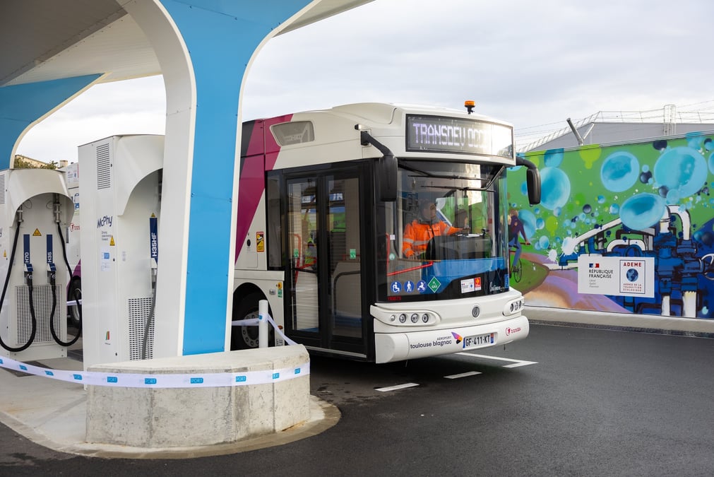 Depuis le 15 août, l'aéroport de Toulouse dispose de sa propre station de production et de distribution d'hydrogène vert.