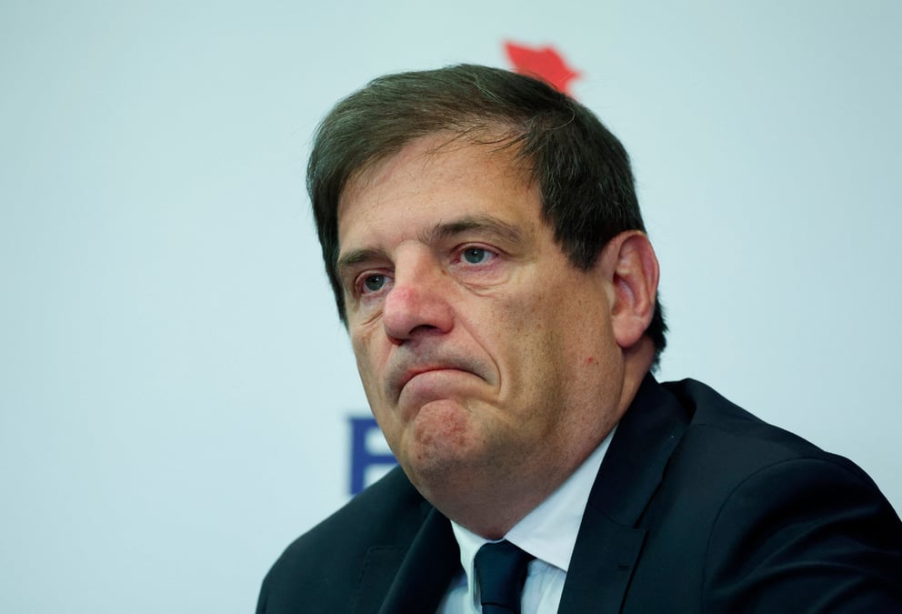 Le president de la federation francaise de rugby, florian grill, donne une conference de presse au centre national de rugby de marcoussi