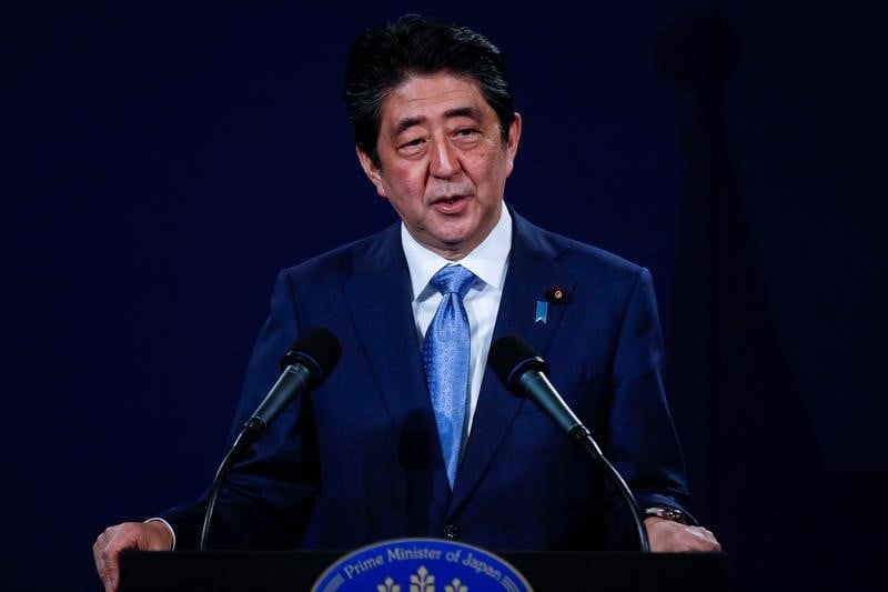 Les japonais divises sur la revision de la constitution