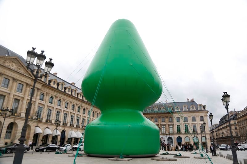 Une sculpture controversée abîmée en plein coeur de Paris