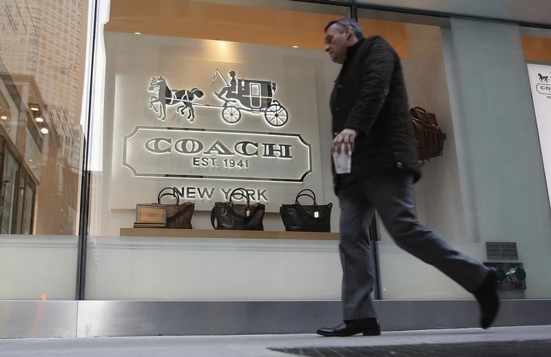 Coach rachete le chausseur de luxe stuart weizman