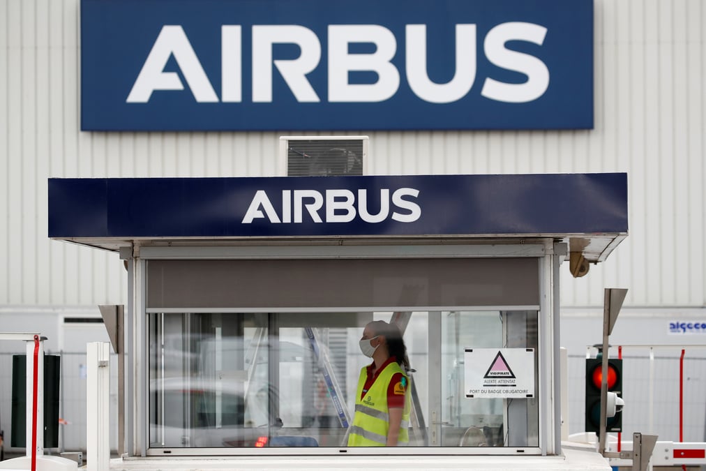 La ministre de l'industrie rencontre direction et syndicats d'airbus dans "un esprit de vigilance"