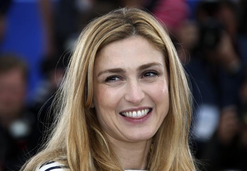 Julie gayet fait condamner vsd et voici