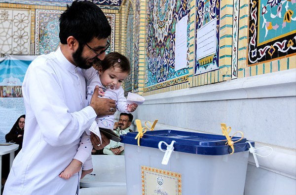 Le camp des moderes progresse au second tour des legislatives en iran