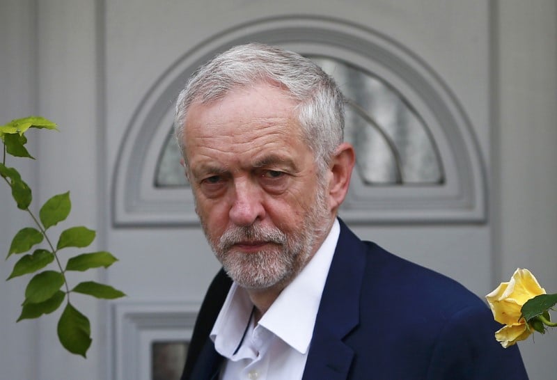 Cameron invite corbyn a demissionner