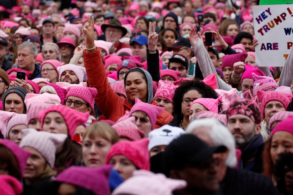 Les femmes en marche contre le sexisme de trump