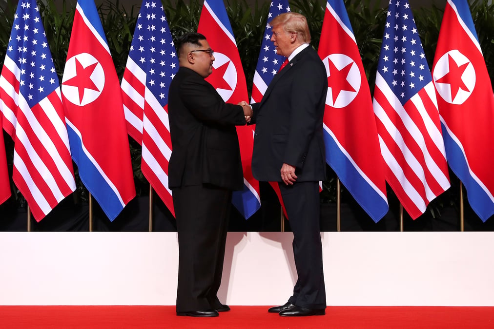 Trump et kim se livrent a une offensive de charme a singapour