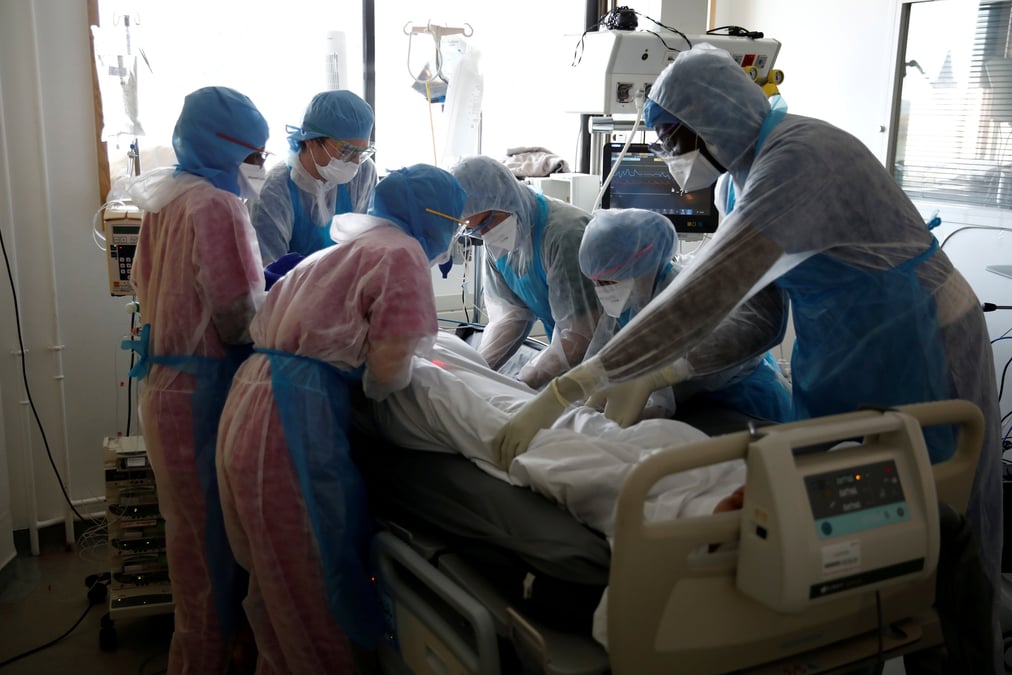Coronavirus: le bilan en france approche les 9.000 morts, depistage dans les ehpad