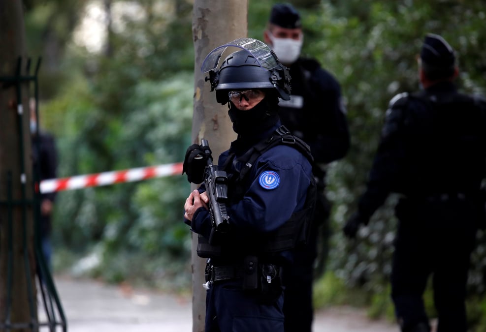 Attaque a paris: un suspect a ete interpelle, confirme une source policiere