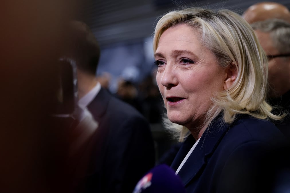 Le pen bousculee en guadeloupe par des "militants d'extreme gauche", selon le rn