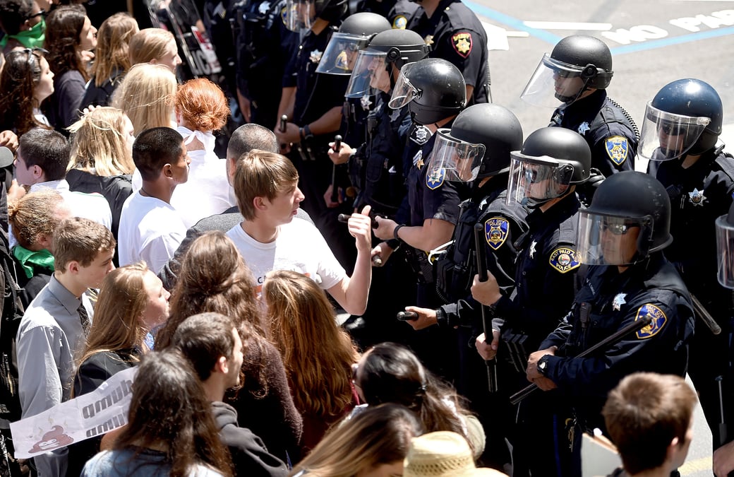 Protestations contre un meeting de donald trump en californie
