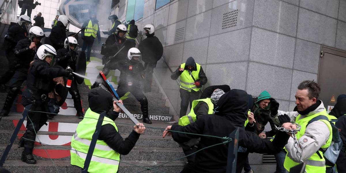 Quelque 400 "gilets jaunes" interpelles a bruxelles