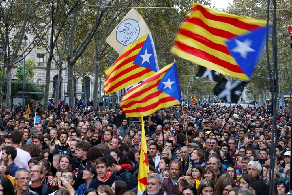 Les separatistes manifestent en catalogne a la veille des legislatives