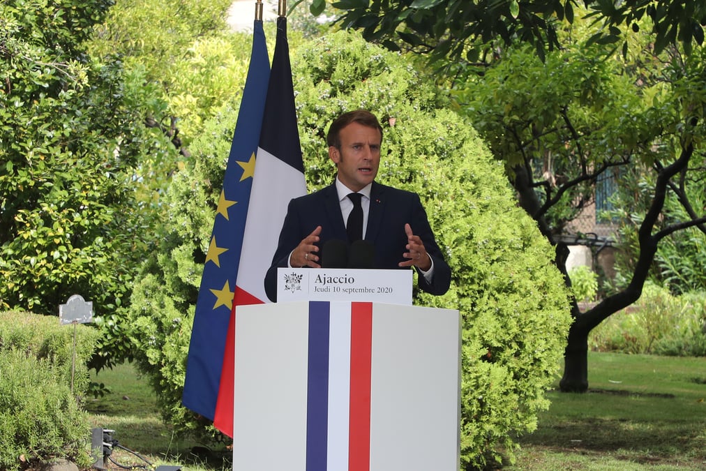 Coronavirus: macron veut donner de la visibilite sans ceder a la panique