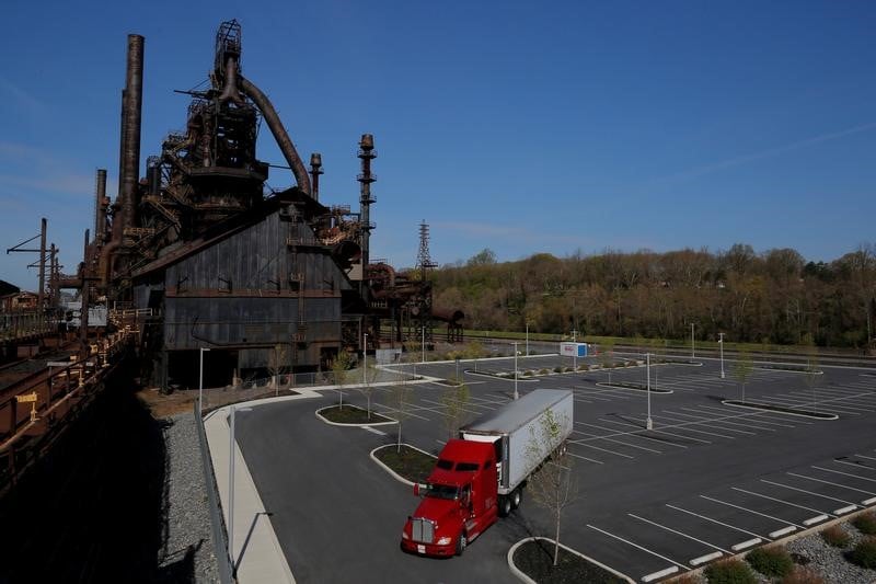 Trump va demander une enquete sur les importations d'acier