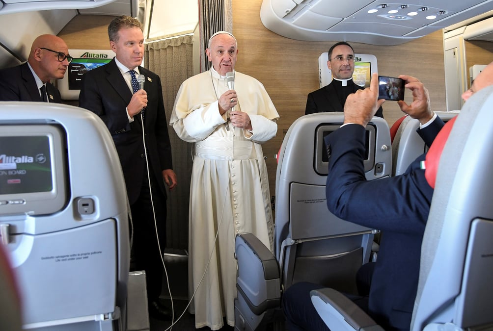 Arrivee du pape francois pour une visite de 5 jours en colombie