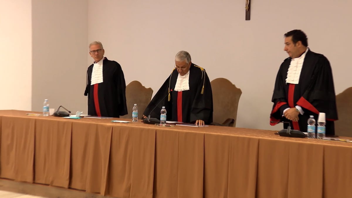 Le vatican acquitte deux pretes accuses d'abus sexuels