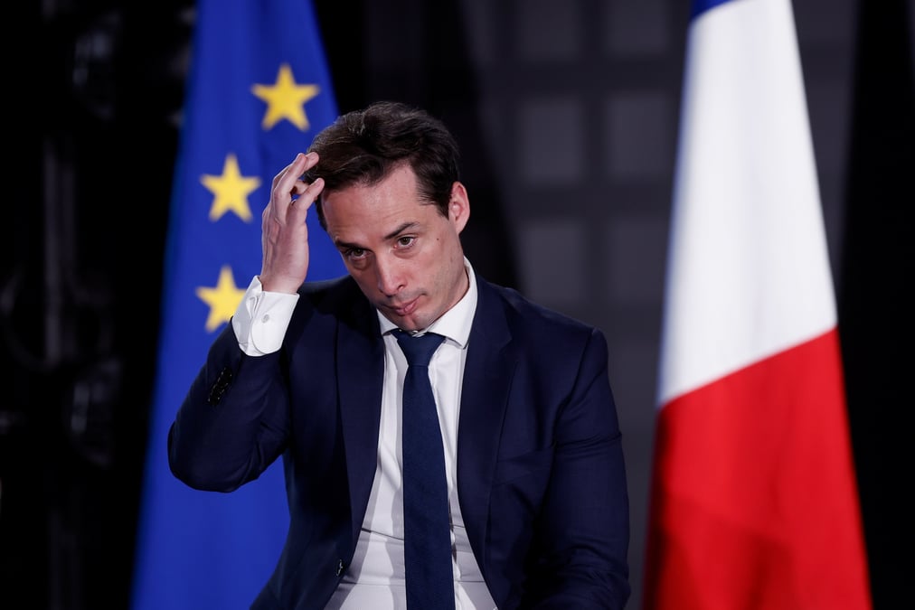 France: djebbari ecarte les accusations apres l'annonce de son depart dans le prive
