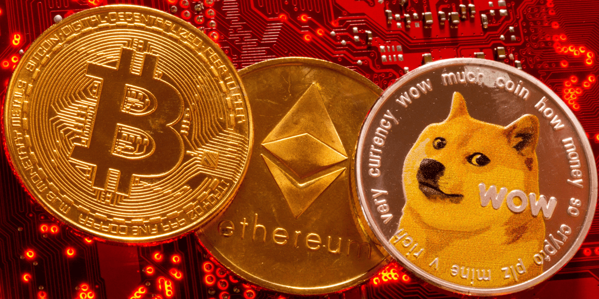 Illustration montre les crypto-monnaies bitcoin, ethereum et dogecoin