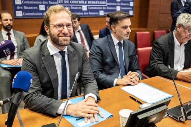 Les ministres Antoine Armand (Economie) et Laurent Saint Martin (Comptes publics) lors de leur audition à l'Assemblée nationale.