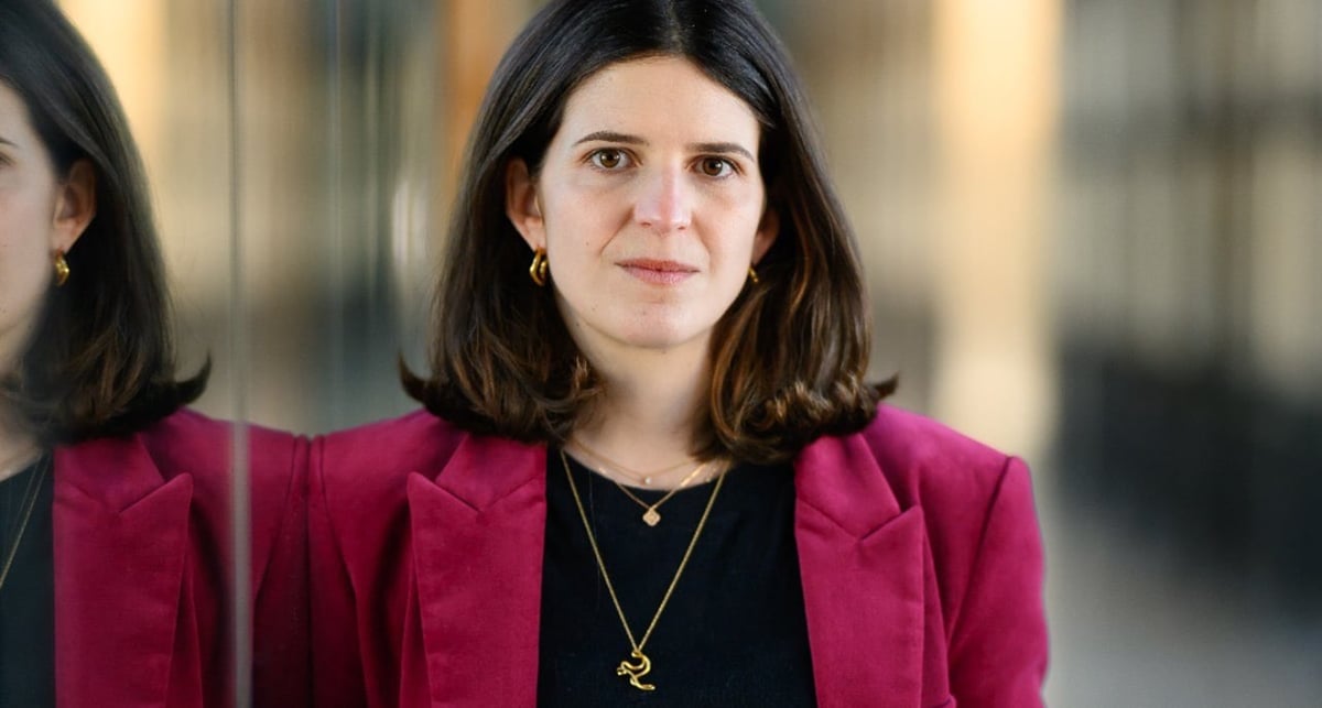 Pour Clara Chappaz, il est inadmissible que, depuis 30 ans, les contenus pornographiques soient interdits aux mineurs et qu’il suffise d’appuyer sur un bouton « j’ai plus de 18 ans » pour accéder à des contenus illicites sur Internet.