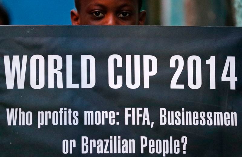 La Coupe du monde au Brésil se mue en menace pour l'économie
