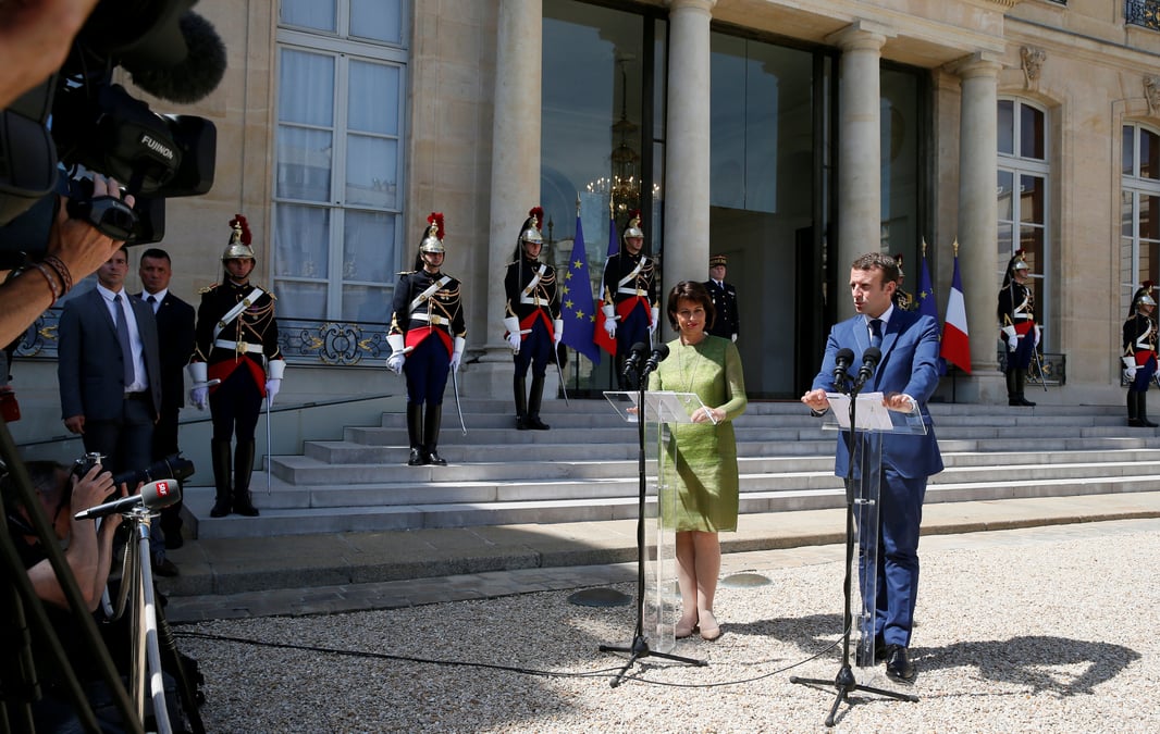 Macron salue la reprise de la cooperation fiscale avec berne